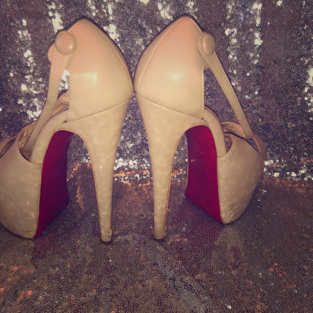 Used Nude Louboutin Daffodil heels